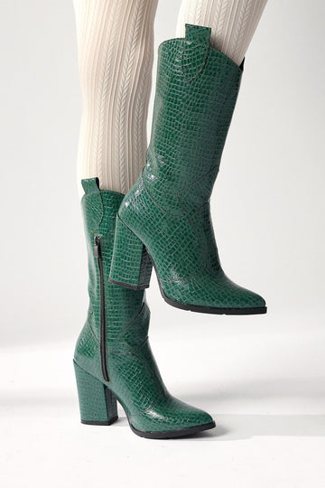 Keri – Grün Kroko-Prägung kniehoher Stiefel mit asymmetrischem Schnitt und Absatz (Damen)
