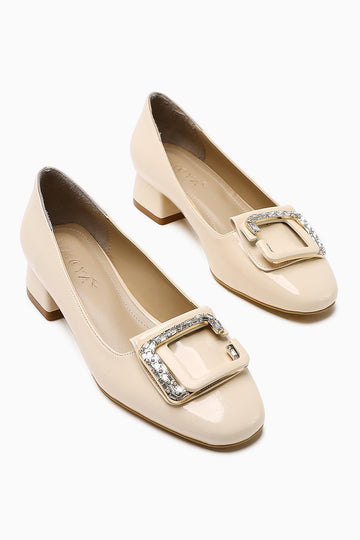 Roza – Beige Lack Schuh mit Strass-Detail und niedrigem Absatz (Damen)