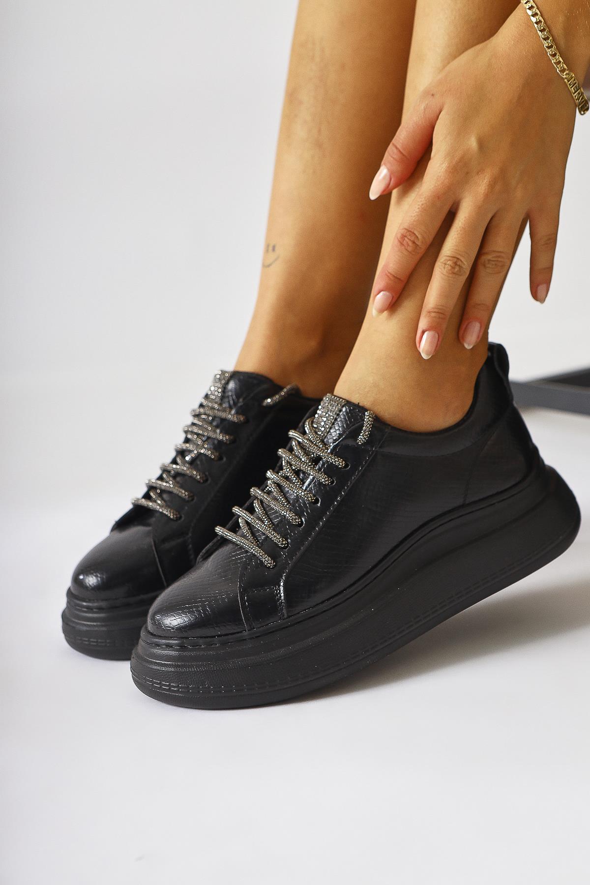 Shake Siyah Taş Detaylı Sneakers (Parlak Bağcık Hediyeli)