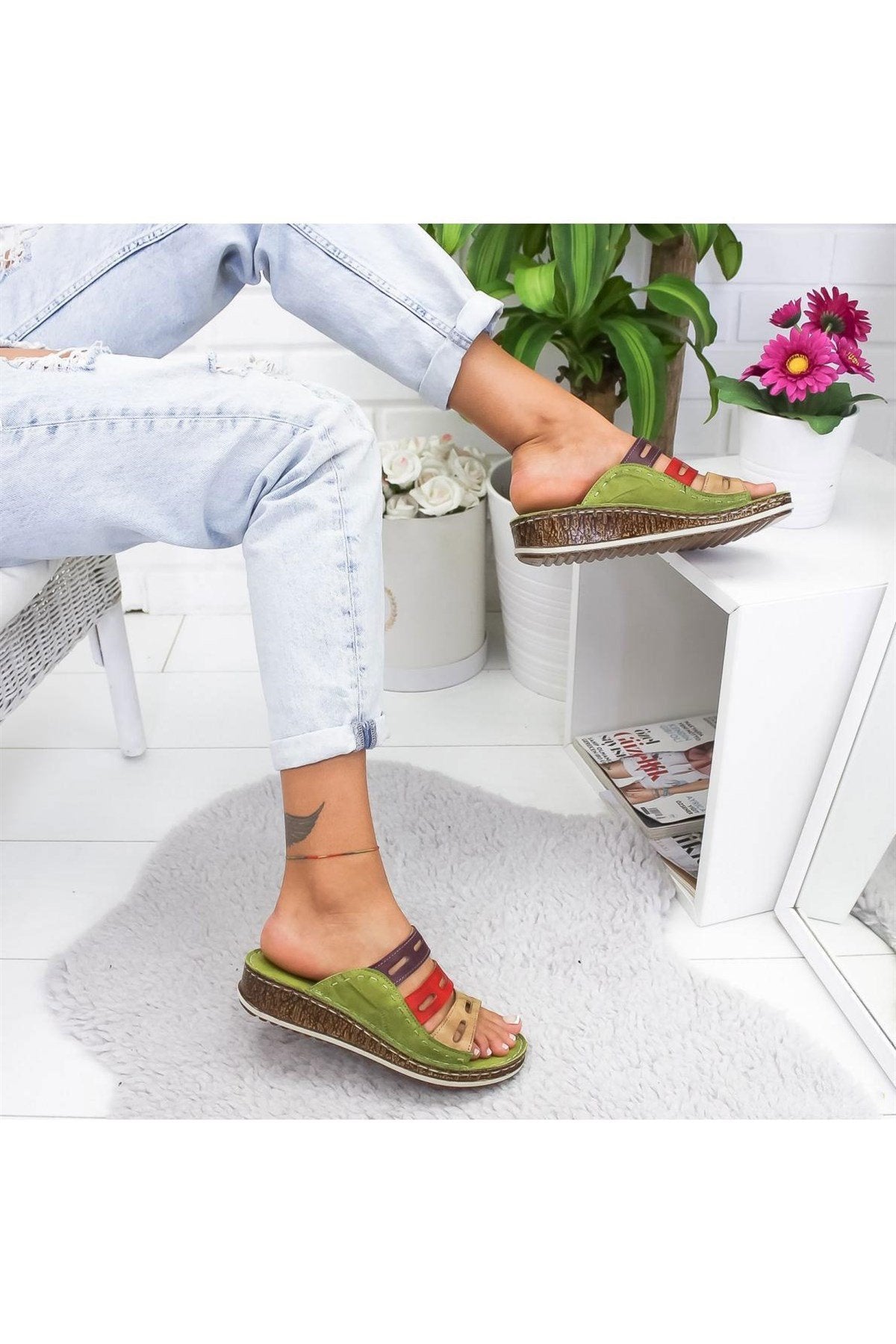 Joelle Grüne Komfort-Pantoffeln mit Laserschnitt aus Echtem Leder