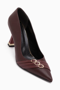Lavina Burgunder Strap Gold Absatzspitze Stiletto