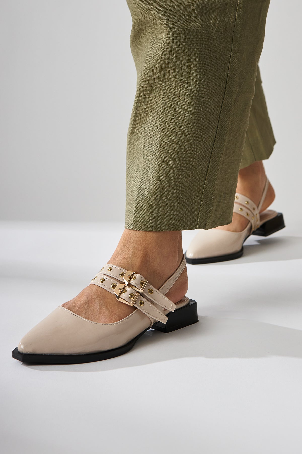 Siran Damen Beige Lackleder Doppelriemen Sandale