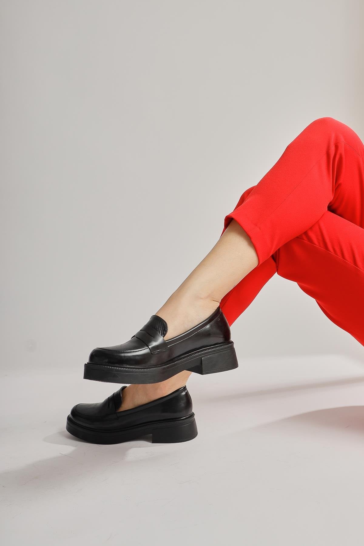 Weena – Schwarz Lack mit Kroko-Prägung Schuh (Damen)