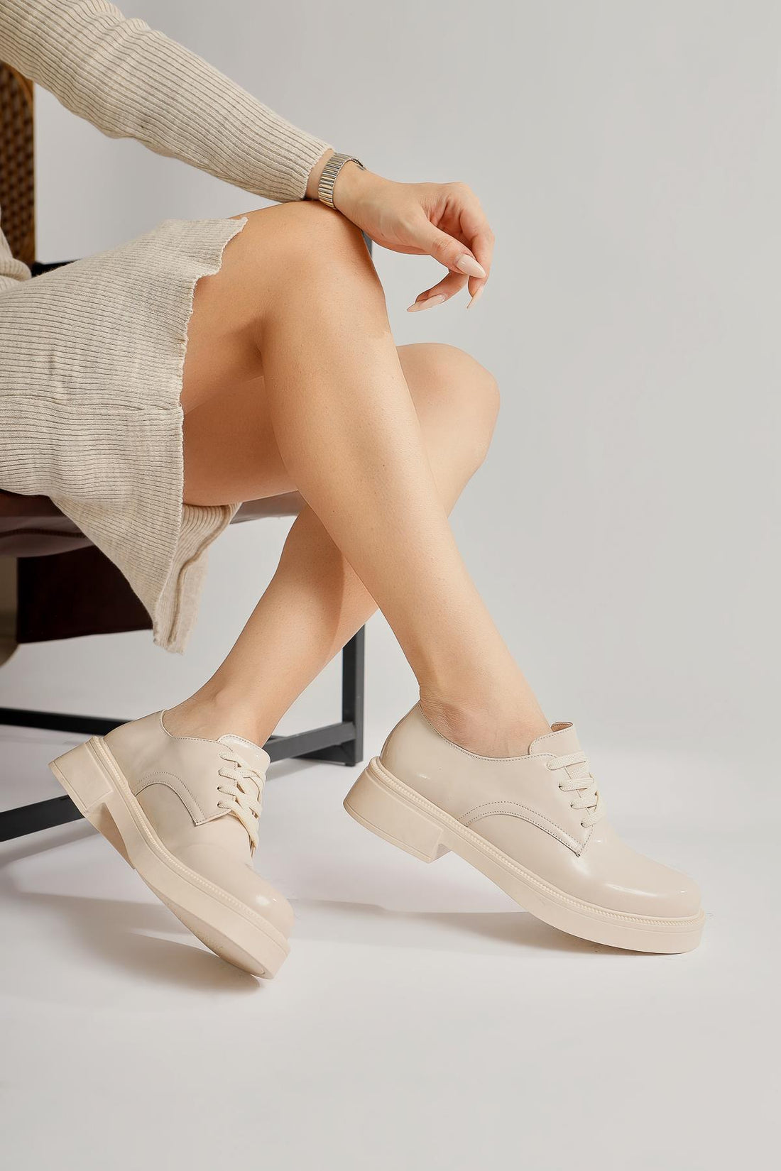 Satya – Nude Lack-Schuh mit Schnürung (Damen)