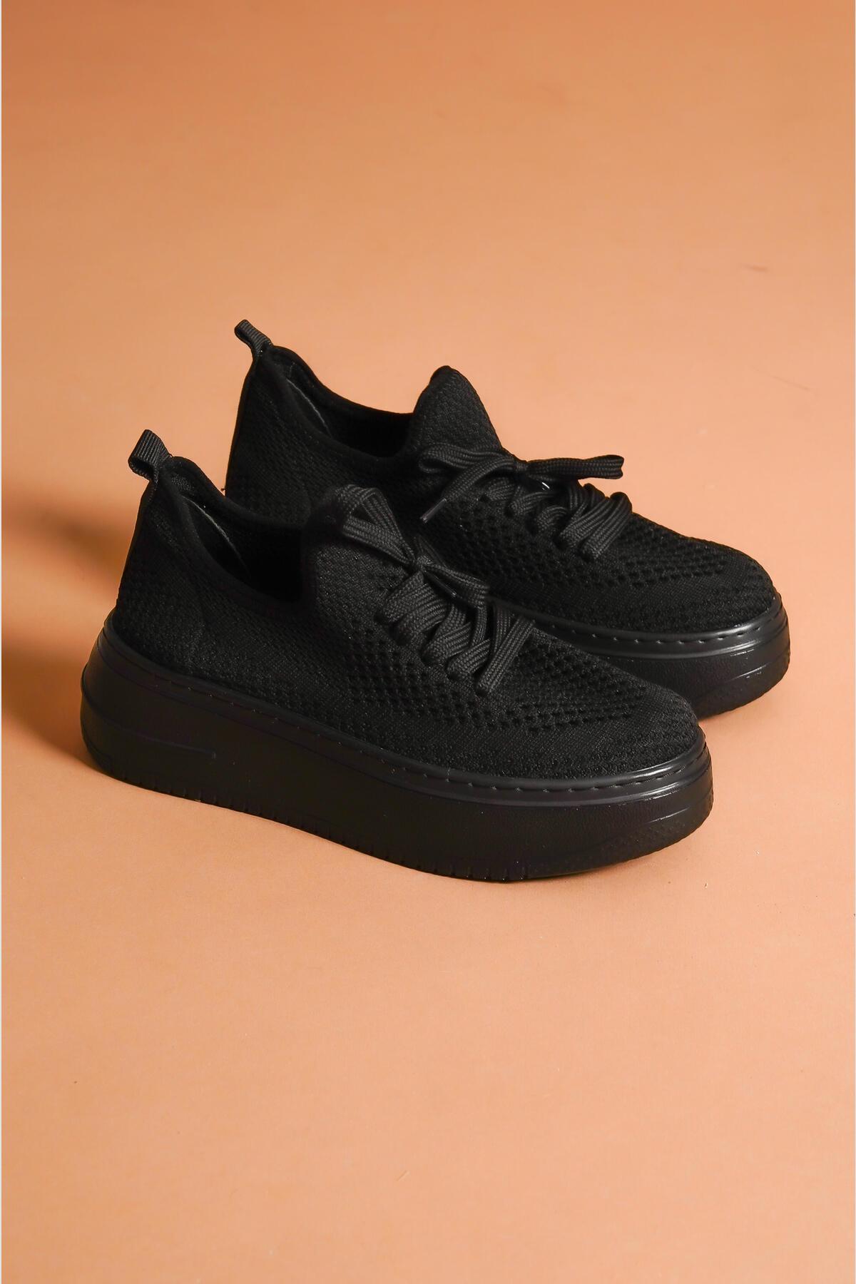 Benito – Black Knit Stretch Thick-Soled Sneaker (Women)