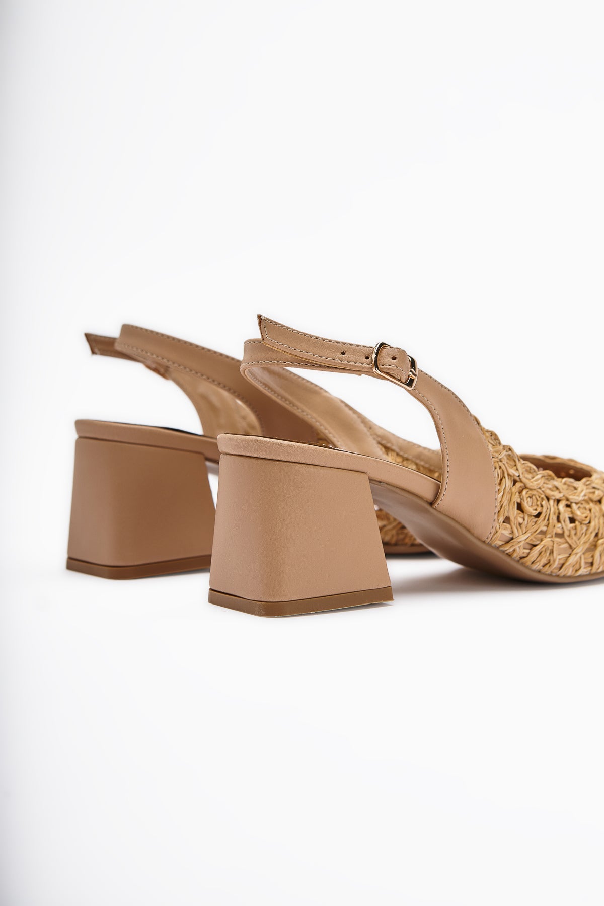 Ronja Damen Geflochtene Sandale mit Strohdetail und Quadratischer Spitze