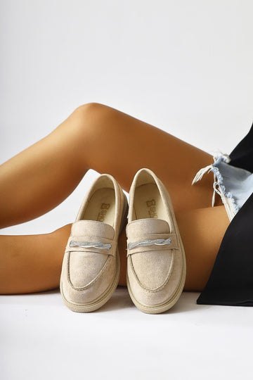 Herolinda Beige Wildleder Steinverzierte Schnallen-Detail Freizeitschuhe