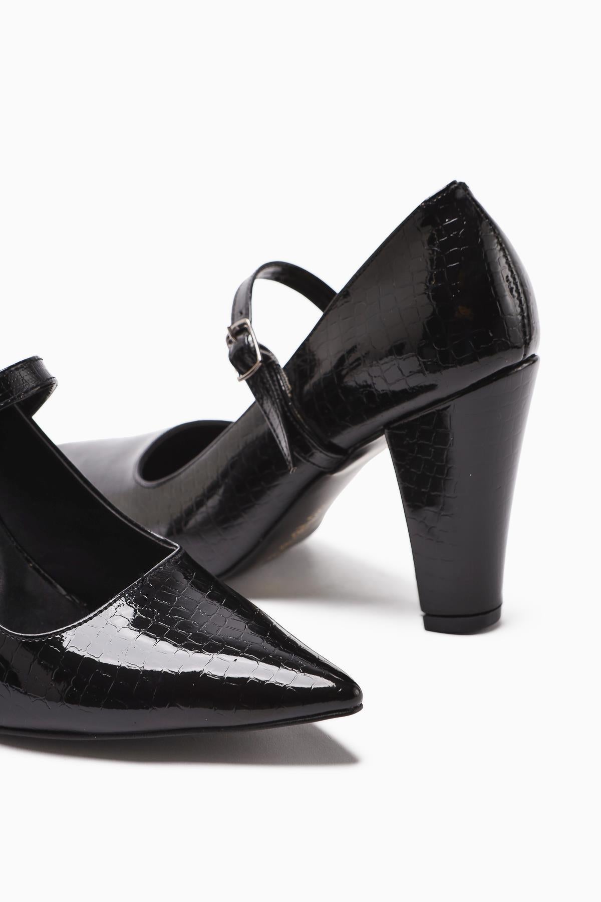 Beate – Schwarz Kroko-Lederoptik-Prägung Schuh mit spitzer Zehenpartie und Absatz (Damen)