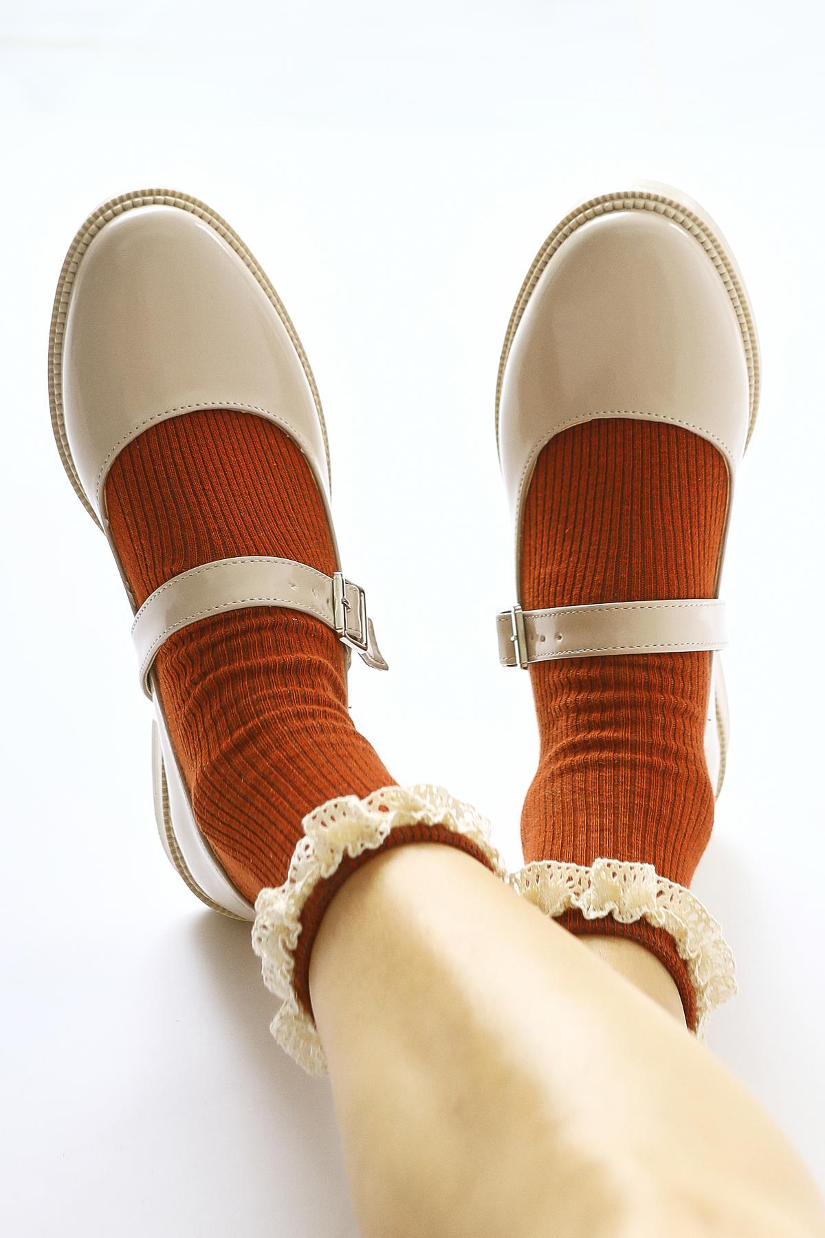 Vivy Beige Lackleder Runde Zehe Einzelriemen Alltagsschuhe