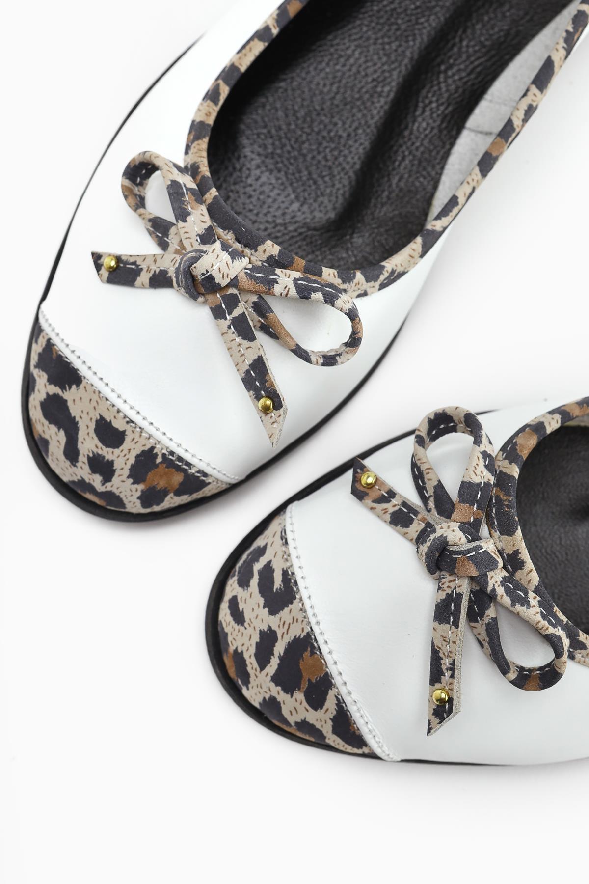 Alfreda Echtes Leder Weiße Ballerinas mit Leopardendetail und Schleife