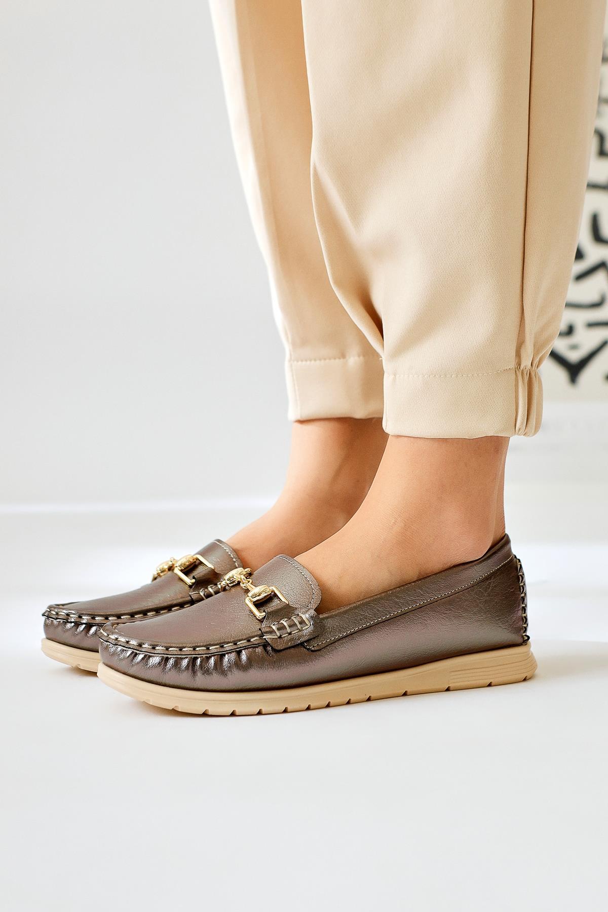 Tola Platinum Buckle Detailed Casual Shoes