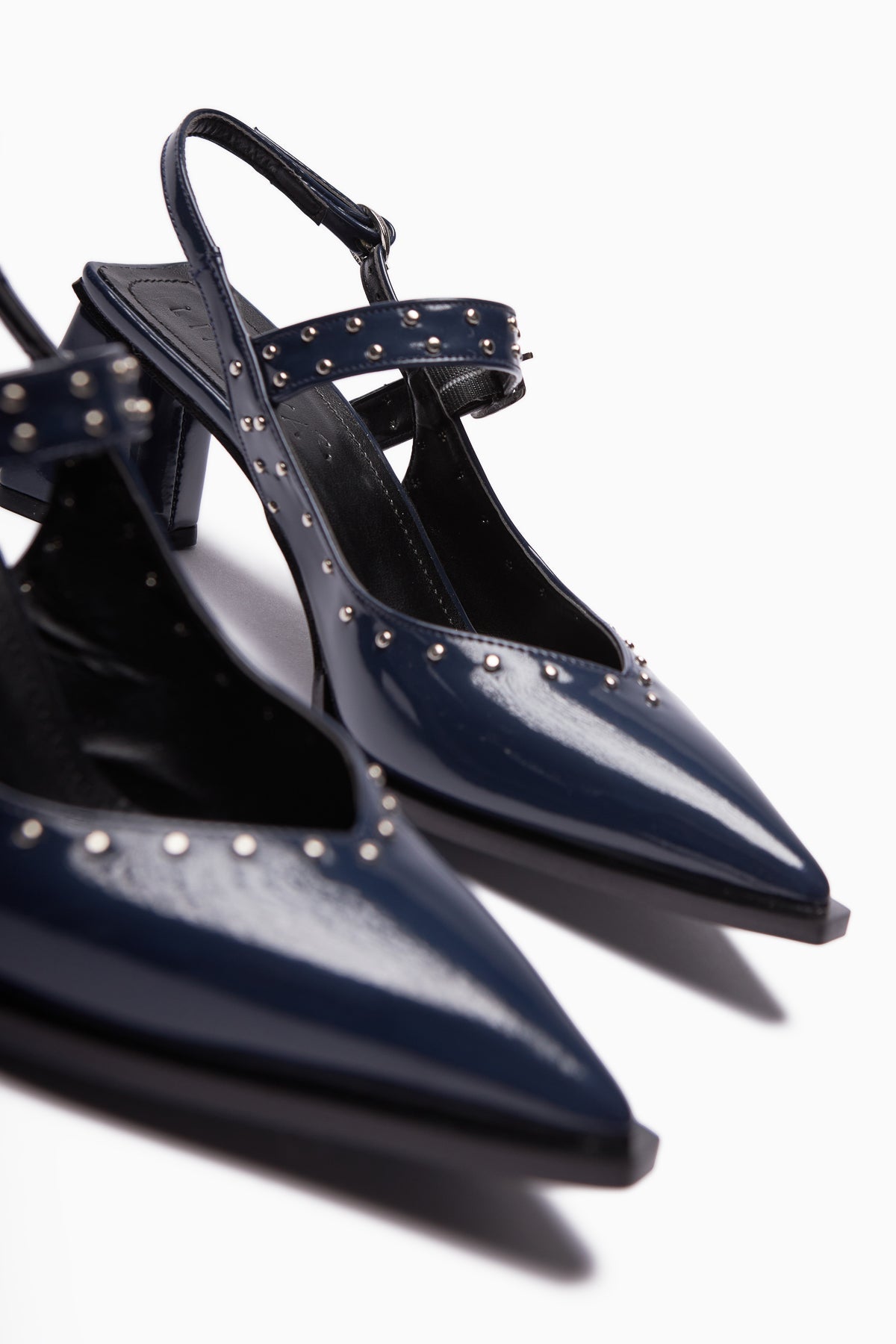 Nuria Marineblaues Lackleder Spitze Zehenriemen Sandalen für Frauen