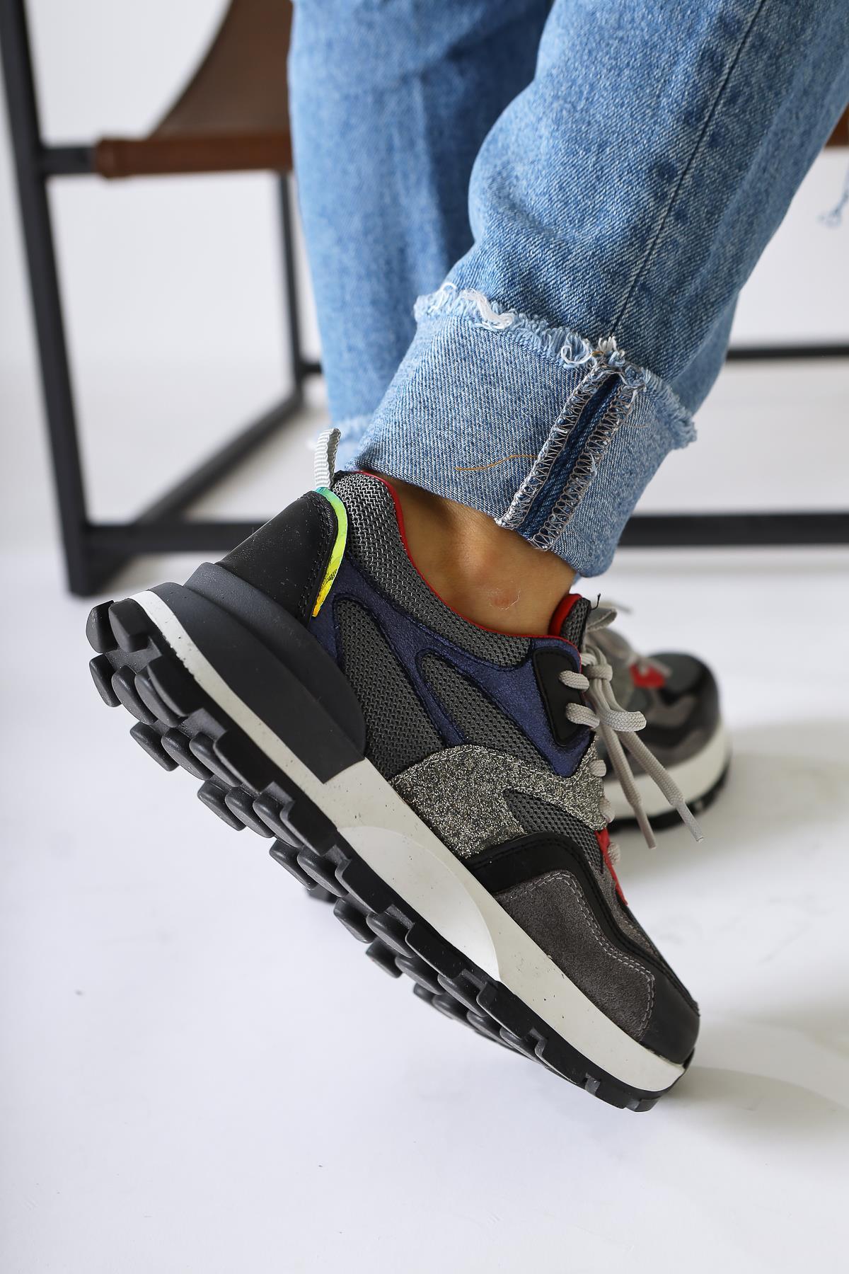 Netta Schwarze Mesh-Detail Schnürsneaker