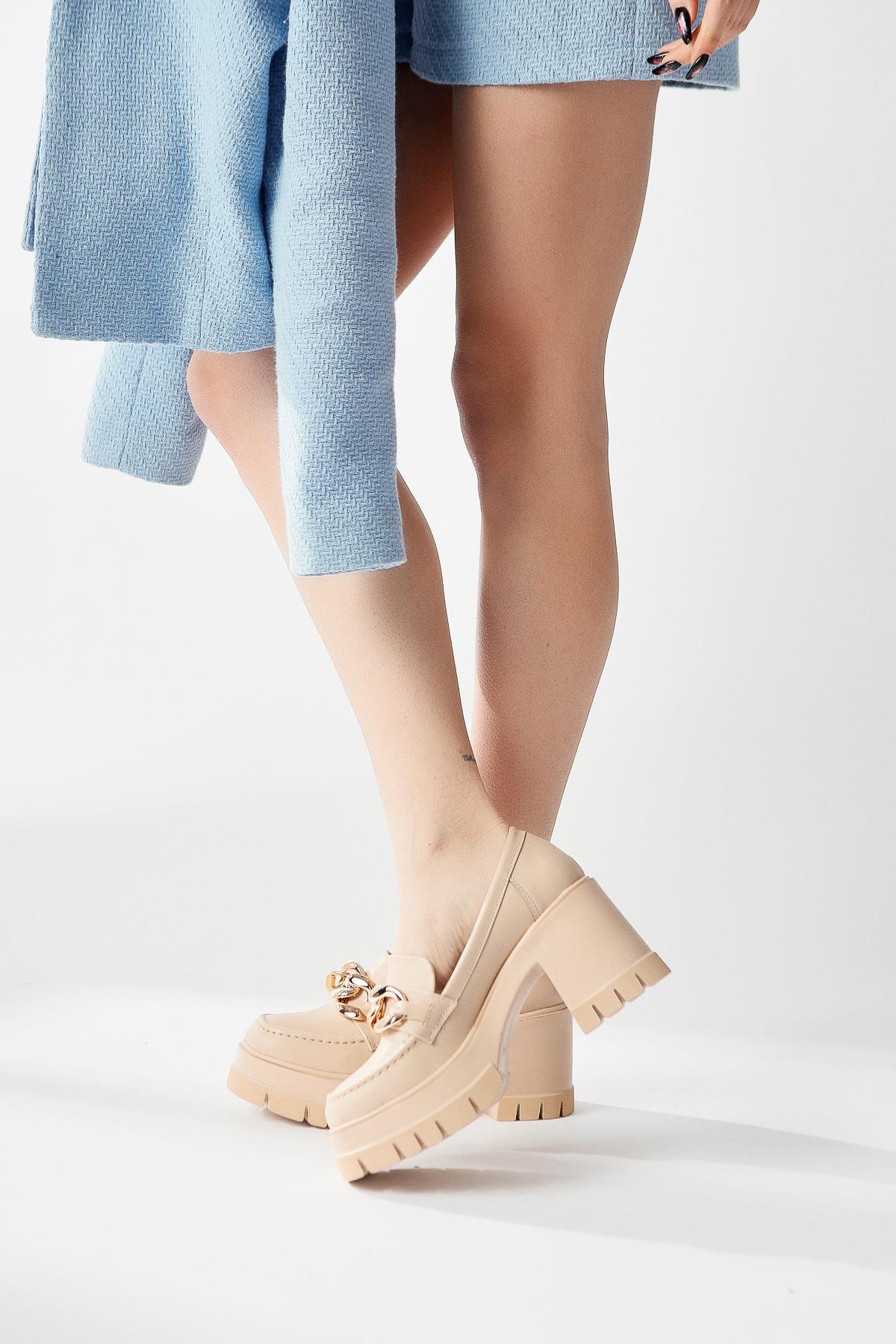 Chanpen Nud Buckle Detail Platform Casual Shoes