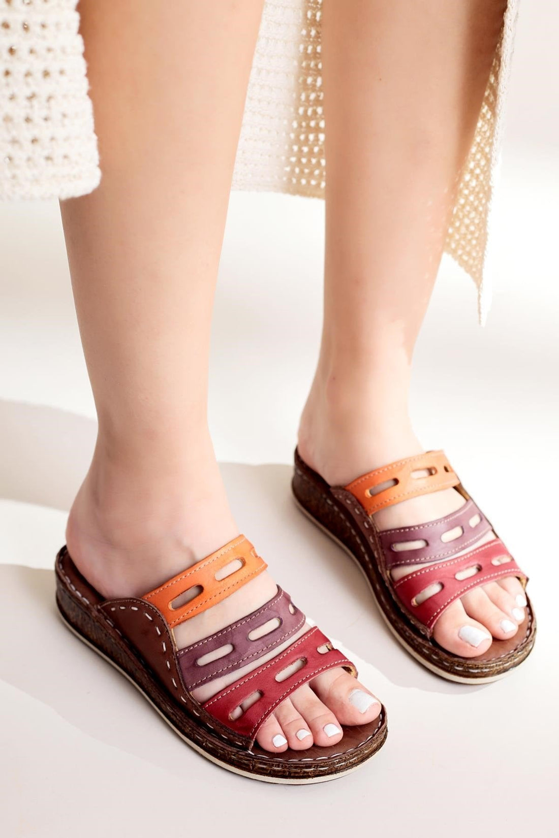 Joelle – Braun Echtleder Slide mit Laser-Cut (Damen)