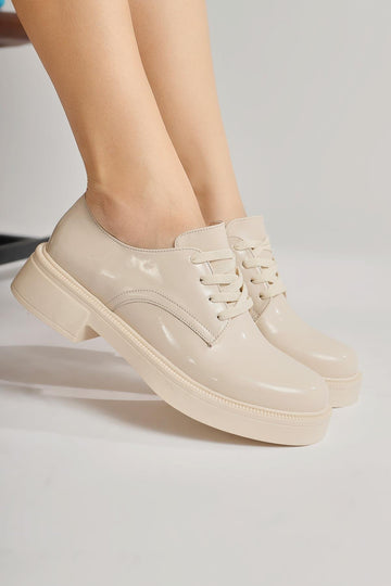 Satya – Nude Lack-Schuh mit Schnürung (Damen)