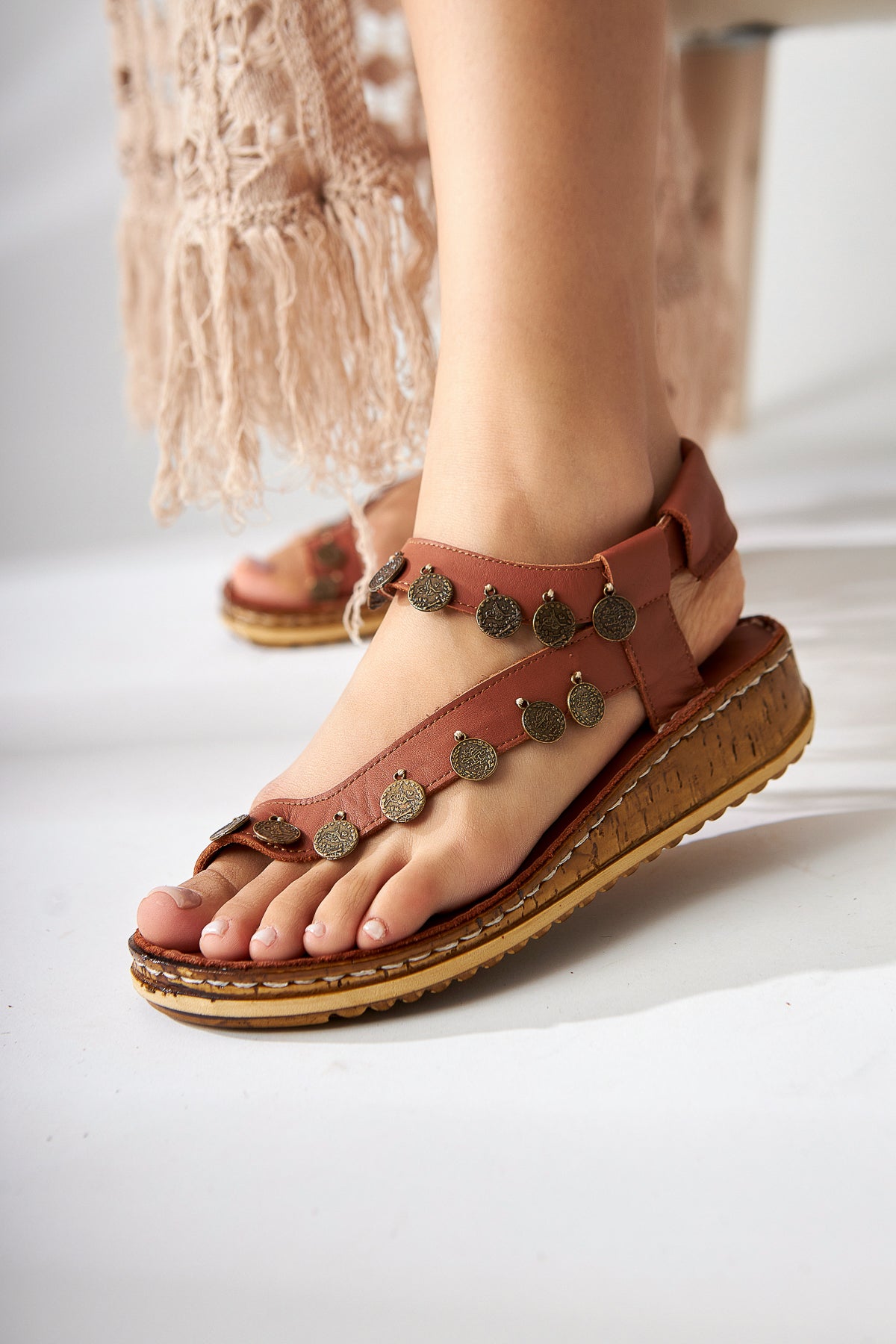 Echtes Leder Lilah Tan Antik Detail Damen Sandale