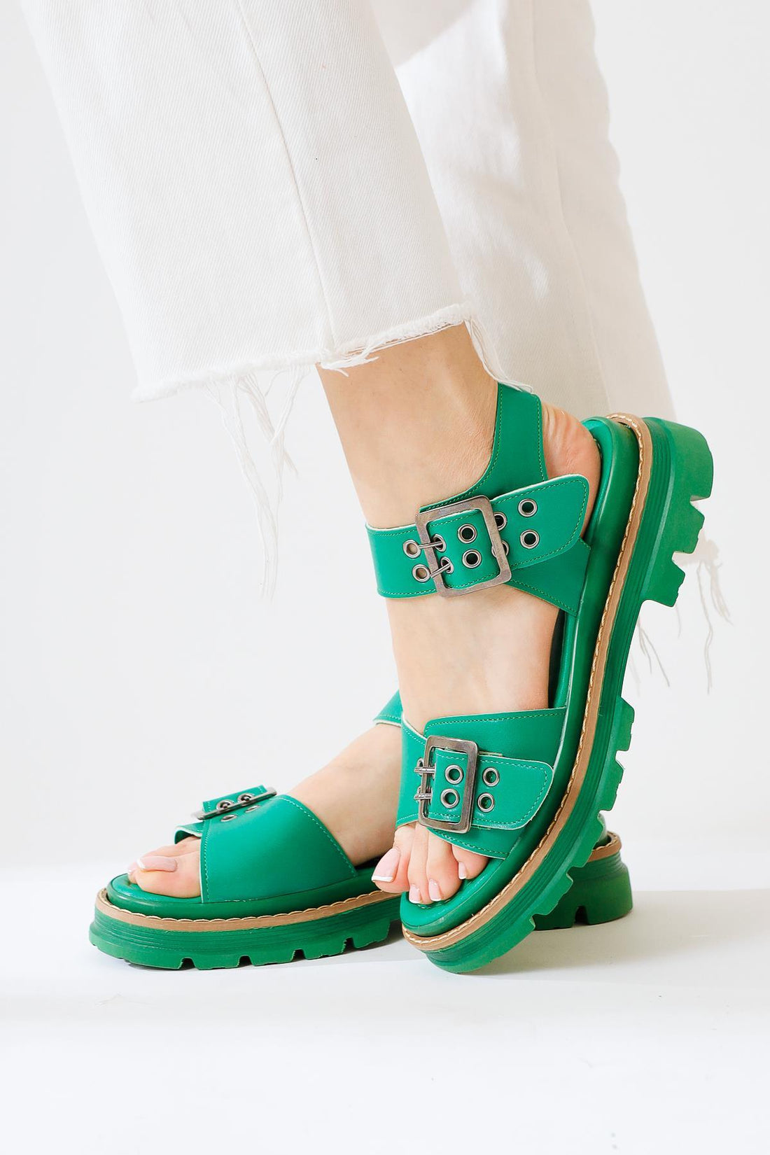 Tamera Grüne Schnallen Detail Chunky Sohle Sandalen