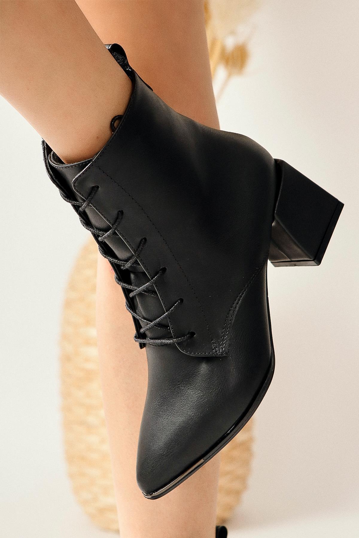 Kalaya Black Pointed Toe Zippered Heeled Boots