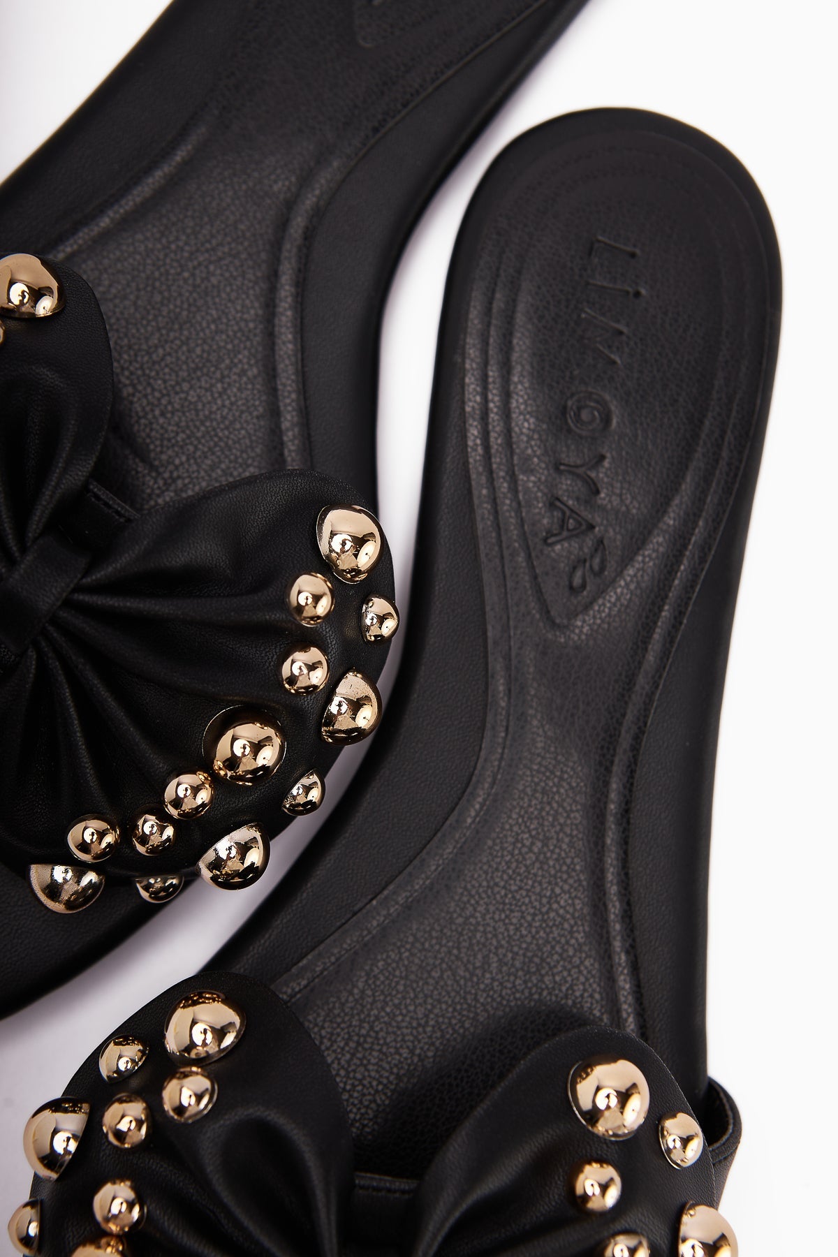 Dotty Schwarze Damen Slipper mit Schleife, Nietenfransen