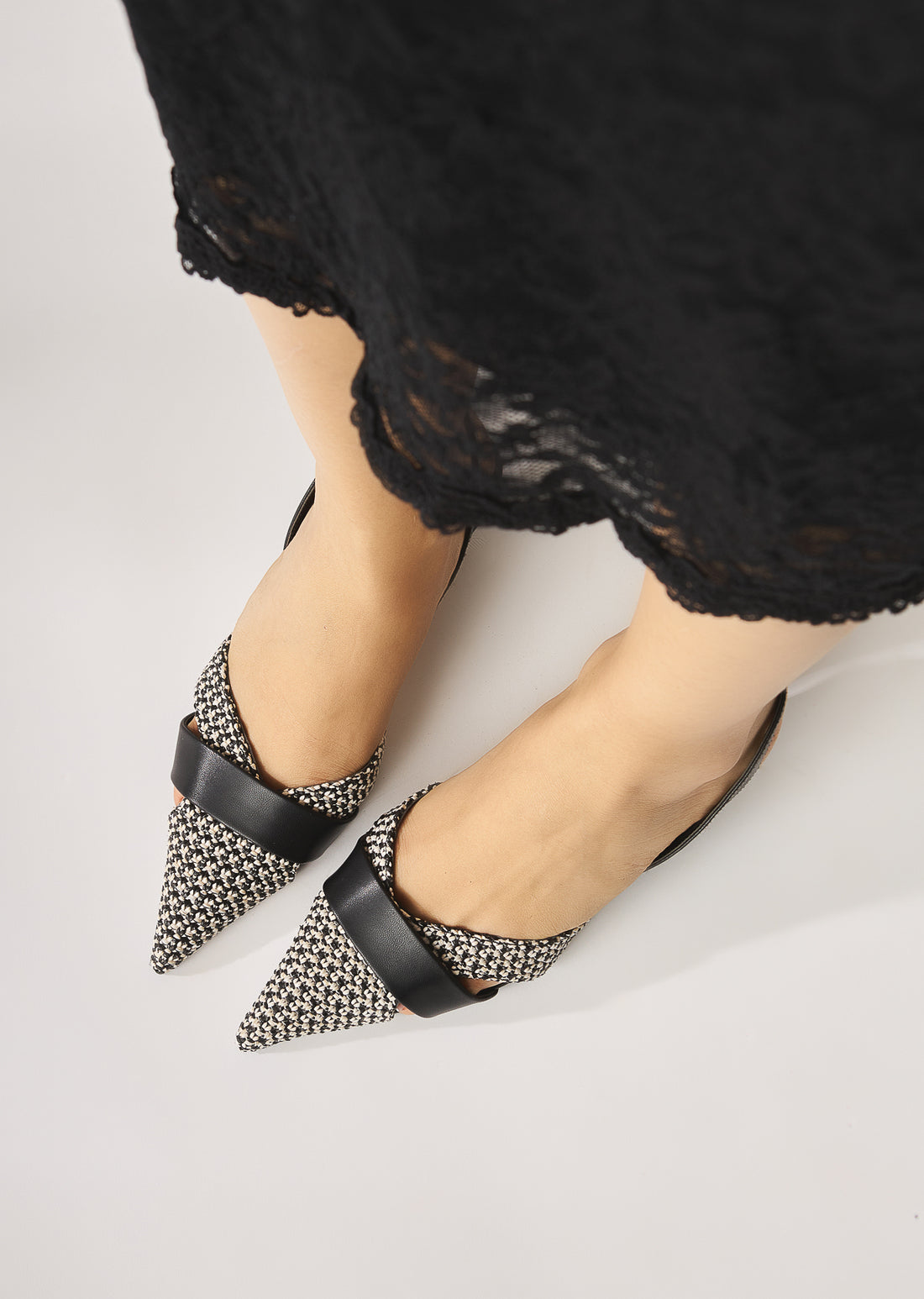 Hina Black Knit Detailed Low Heel Women's Sandals