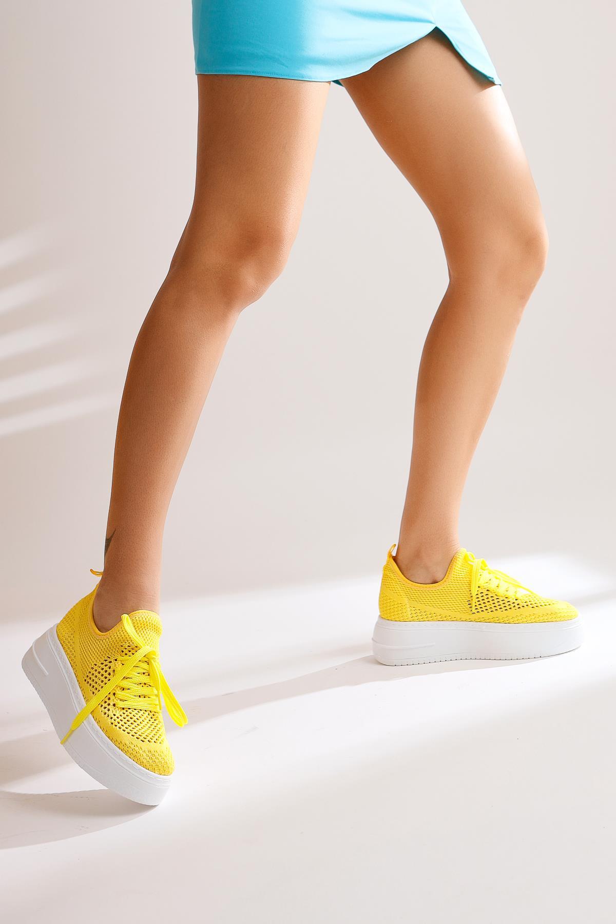 Benito – Lemon Knit Stretch Thick-Sole Sneaker (Women)