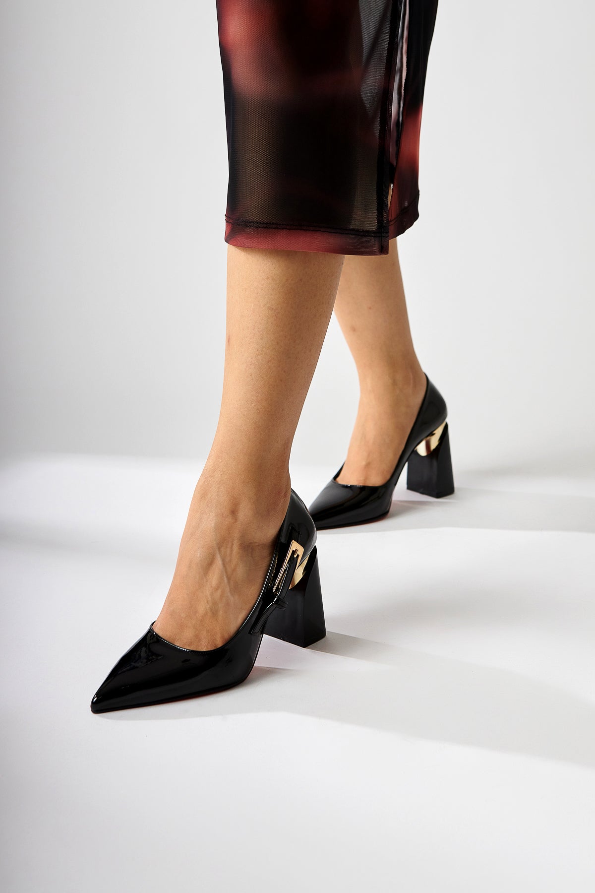 Vania Schwarze Lackleder Damen Metallabsatz Schuh