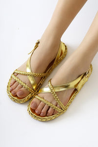 Nera Gold Lack Geflochtene Riemen Sandalen