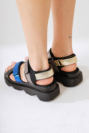 Siga Schwarze Kreuzriemen-Sandalen mit Klettverschluss-Detail