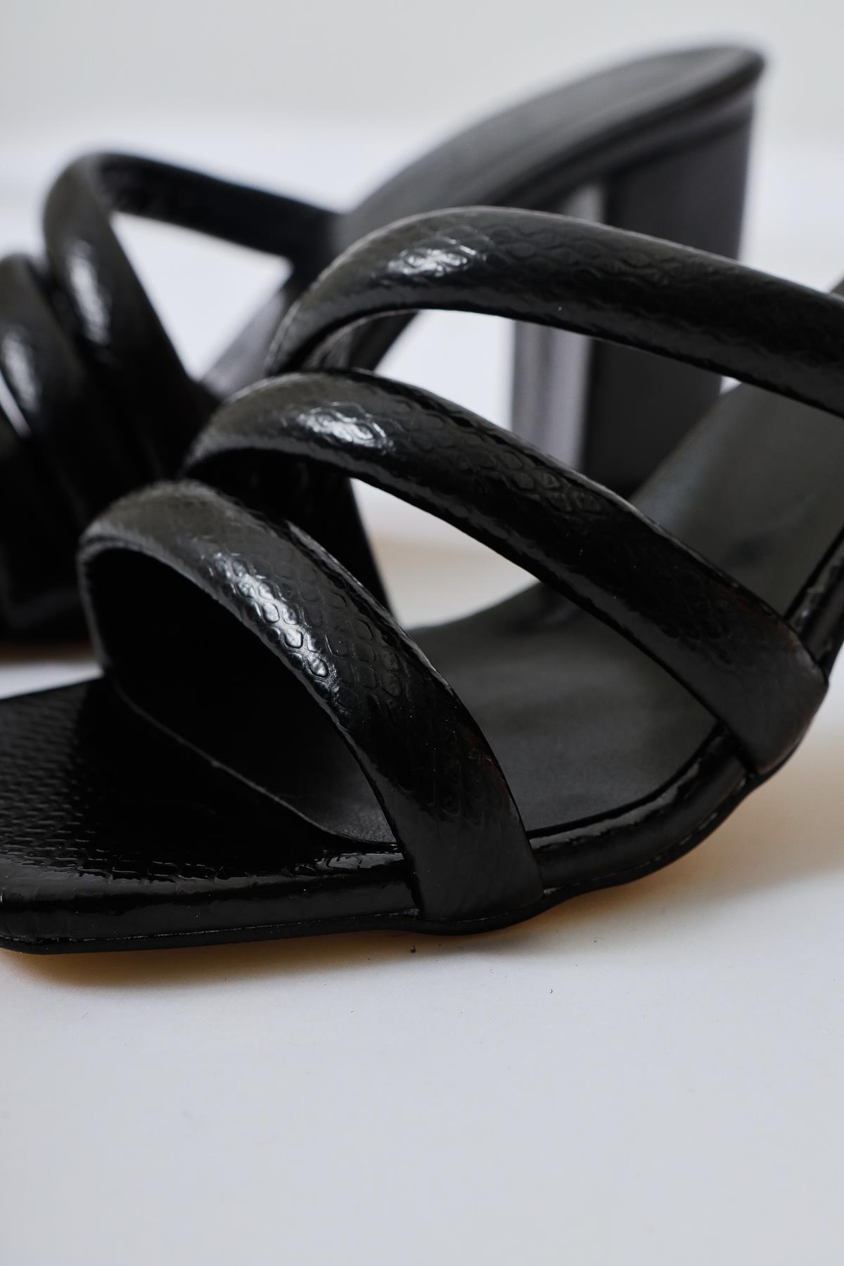 Sasima Schwarze Schlange-Druck Riemen High-Heel Pantoletten