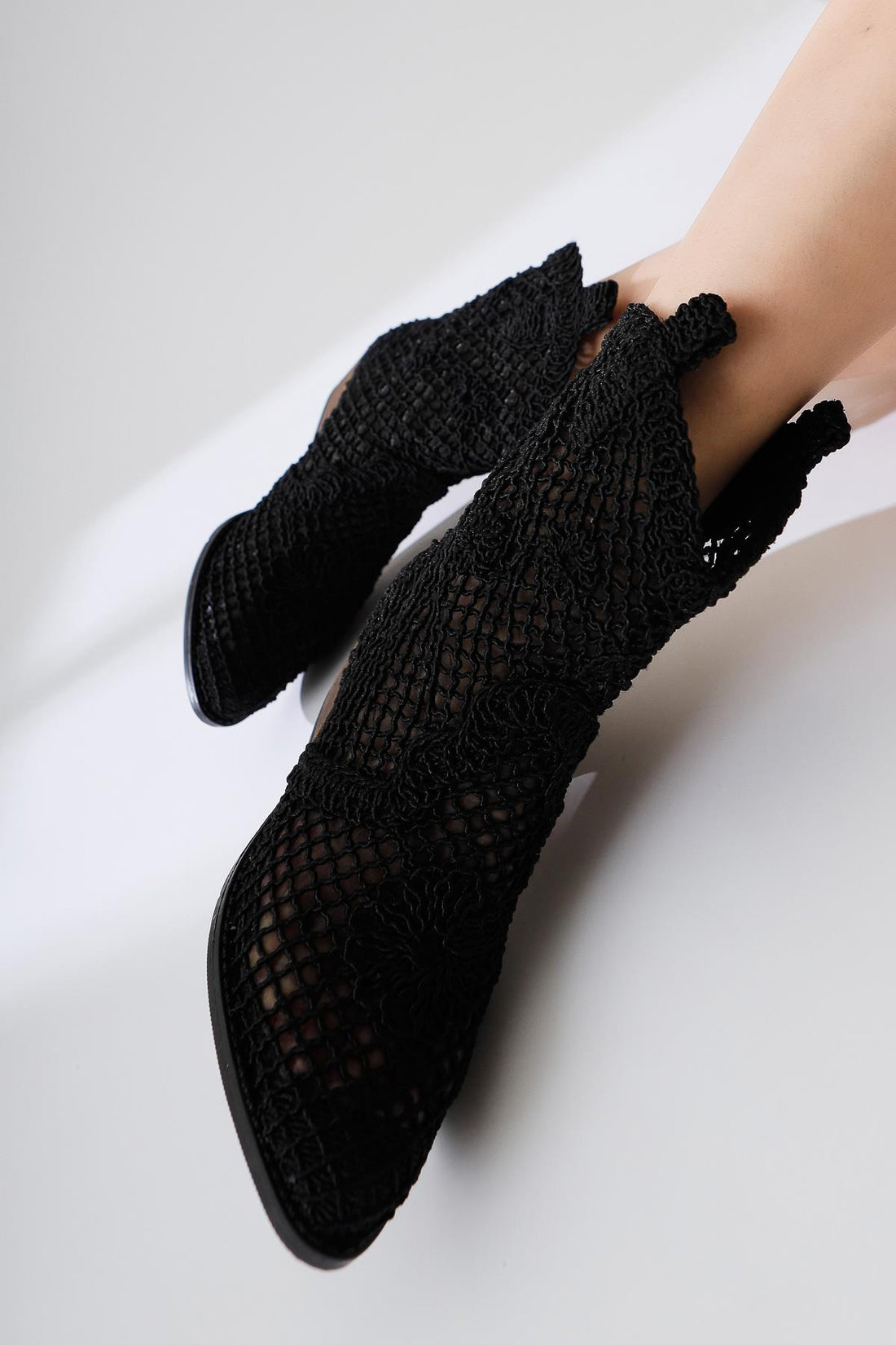 Tersa Schwarze Schnür-Cowboy-Sommerstiefel mit Blumendetail