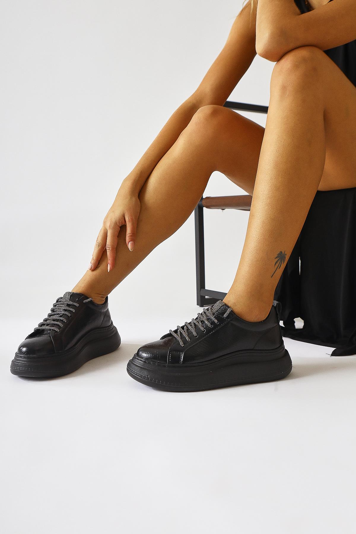 Shake Siyah Taş Detaylı Sneakers (Parlak Bağcık Hediyeli)