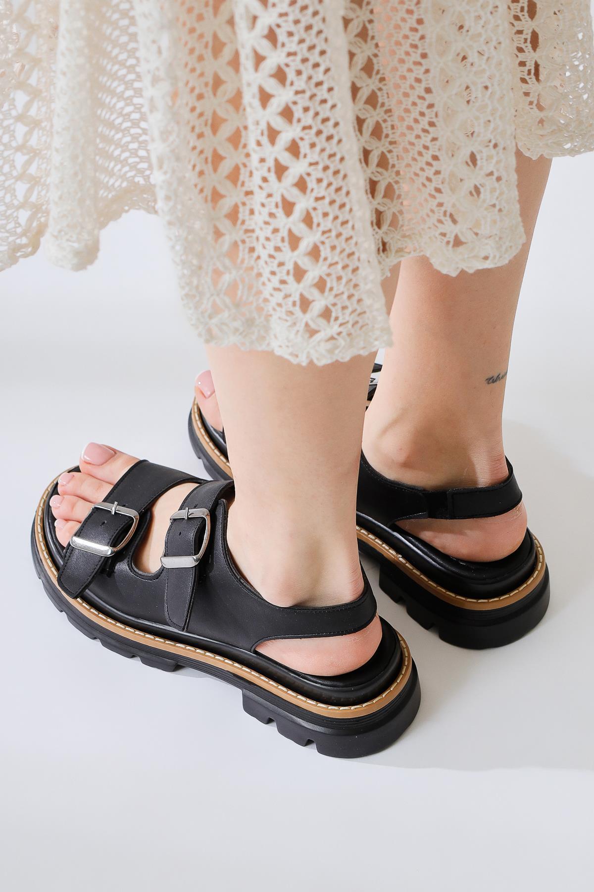 Ninia Schwarze Sandalen mit breitem Riemen