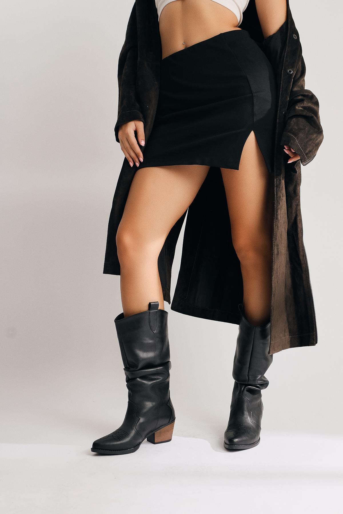 Lise-Britt Black Gusseted Embroidered Western Boots