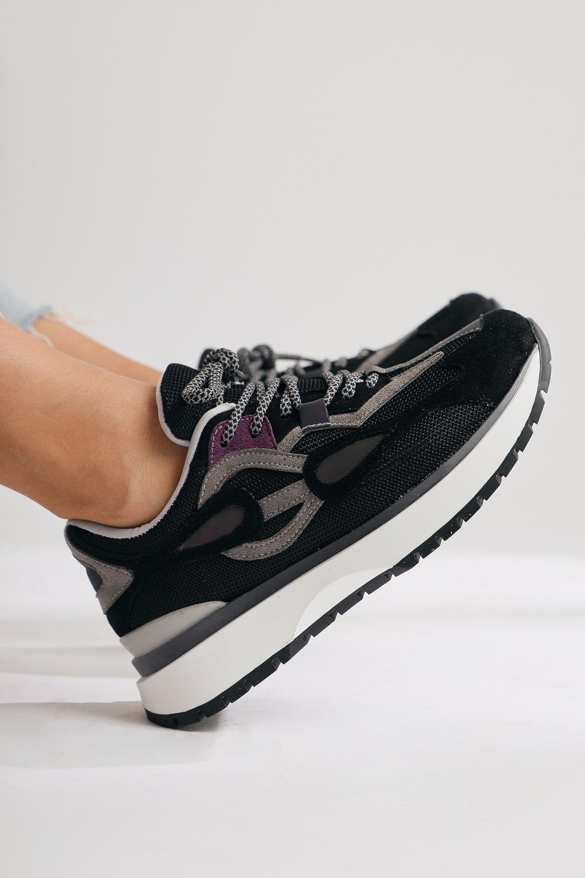 Gerdh Schwarzer Strick-Wildleder Sneaker