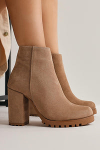 Bahiya Beige Wildleder Ovaler Zehen Reißverschluss Absatzstiefel