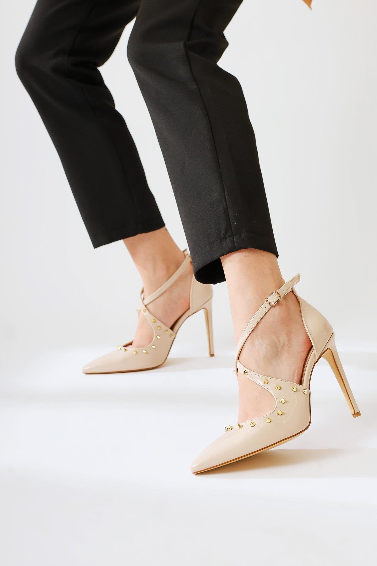 Tinde Beige Pointed Toe Rivet Detailed Thin Heel Shoes
