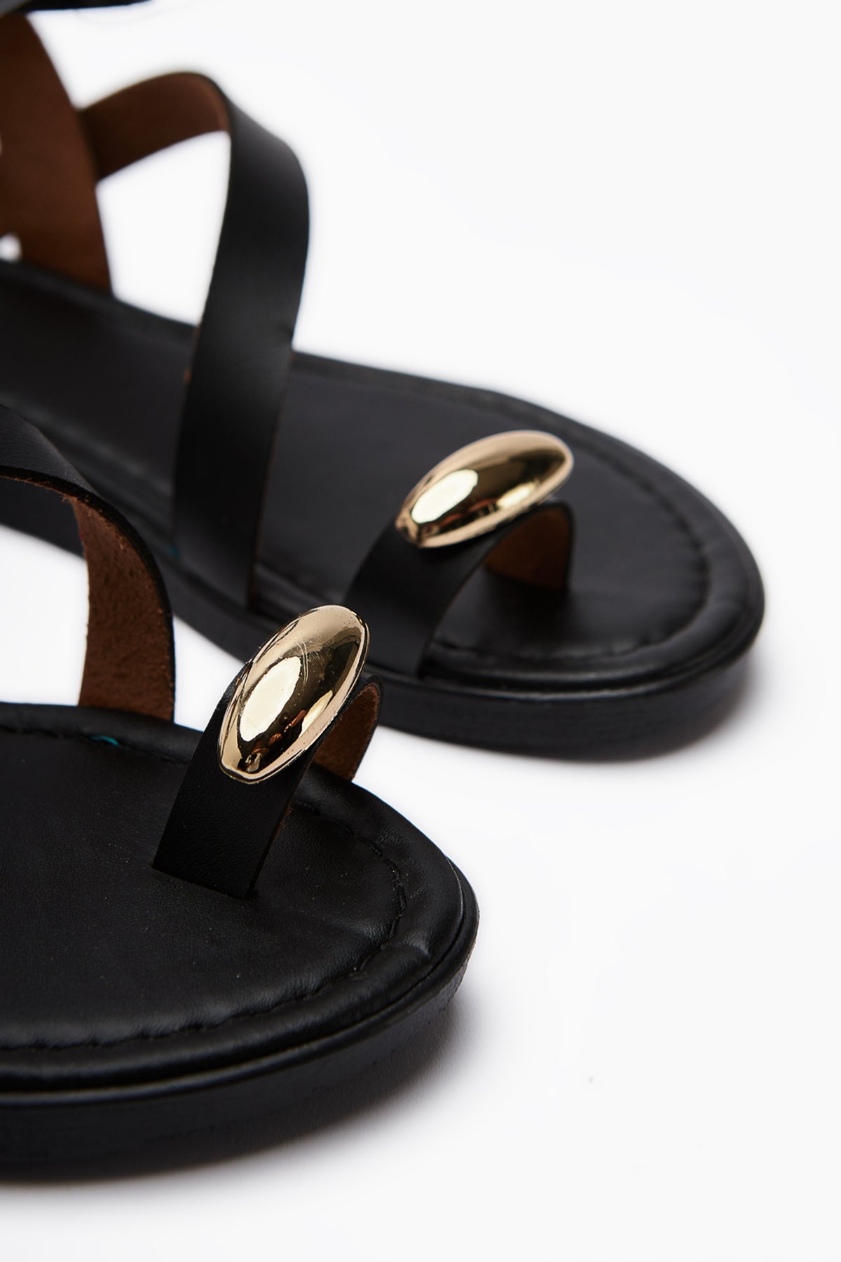 Anisa Schwarze Kreuzriemen-Schnallen Zehentrenner Damen Sandalen