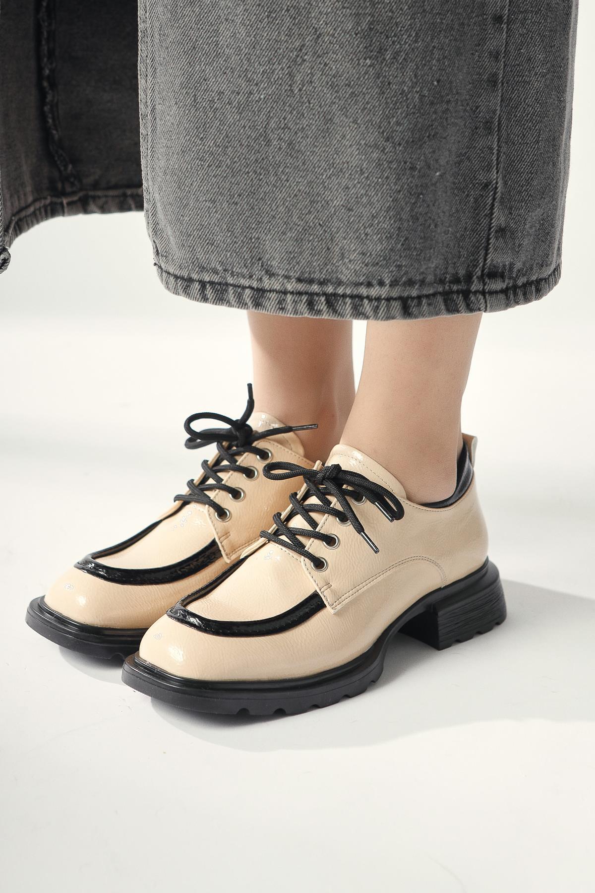 Niven Beige Wrinkled Patent Leather Black Detailed Loafers