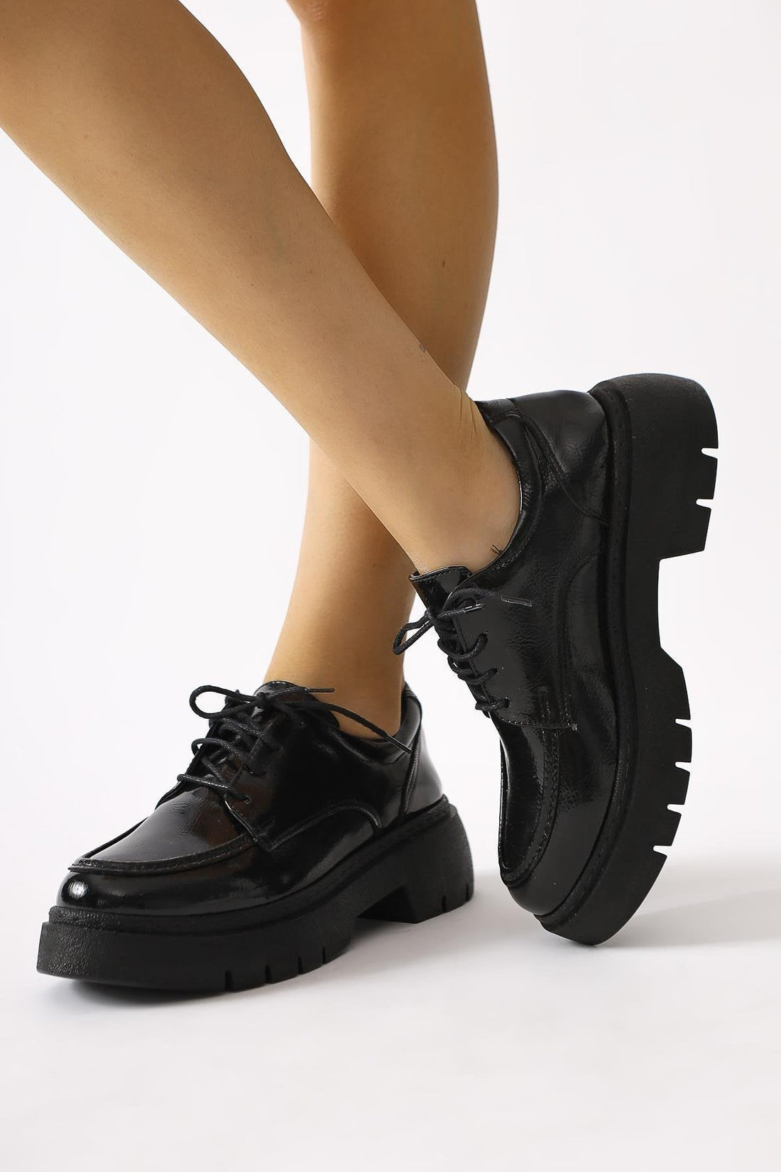 Callie Schwarz Gekräuseltes Lackleder Schnür-Mokassin