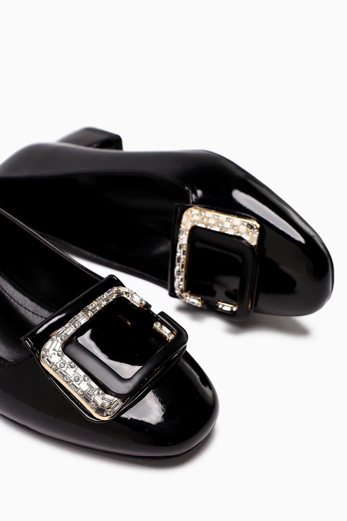 Roza – Schwarz Lackschuh mit Strass-Detail und niedrigem Absatz (Damen)