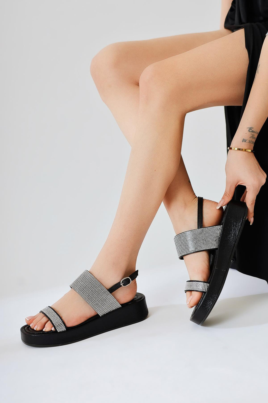 Cisela Schwarze Steinriemen Sandalen