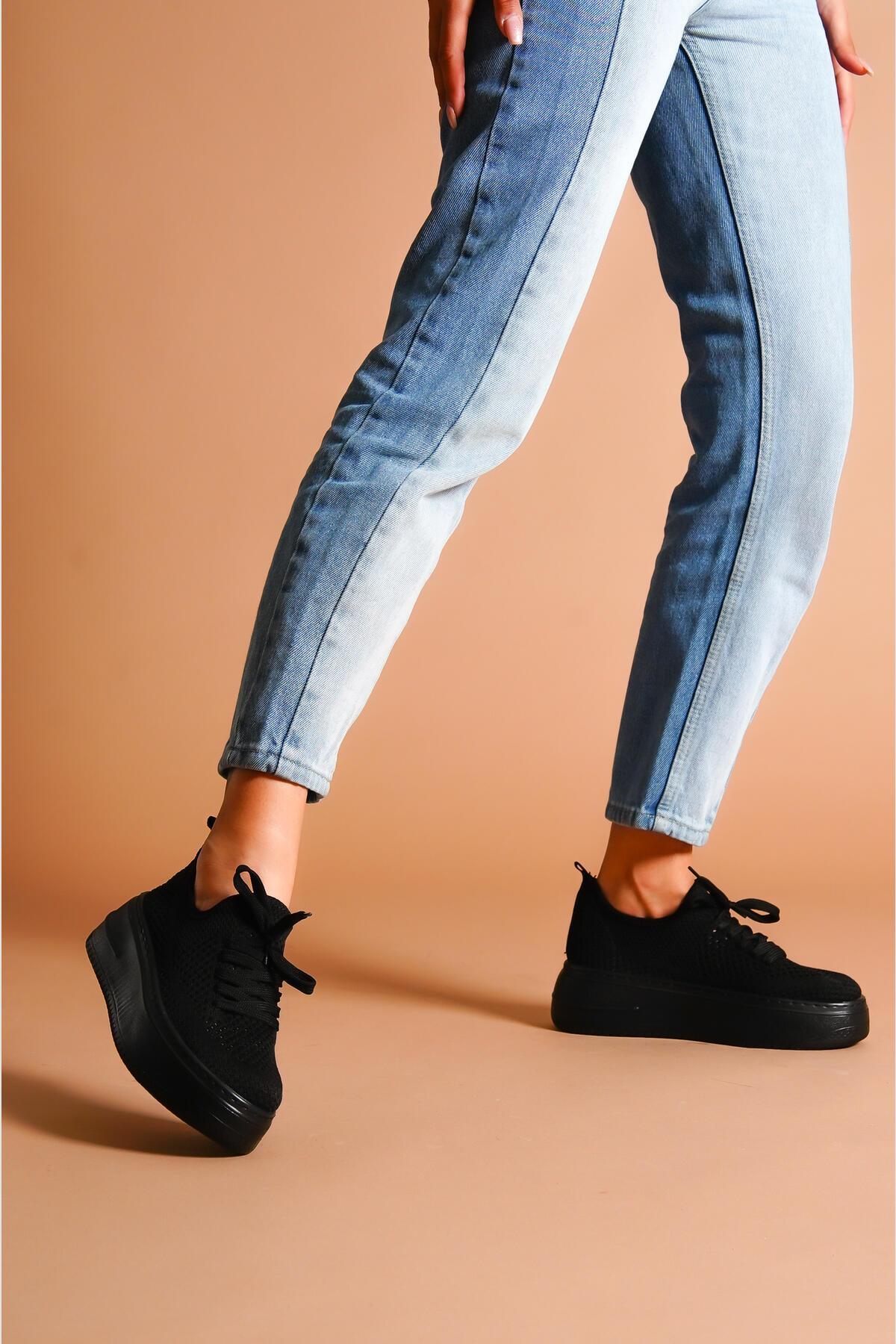 Benito – Black Knit Stretch Thick-Soled Sneaker (Women)