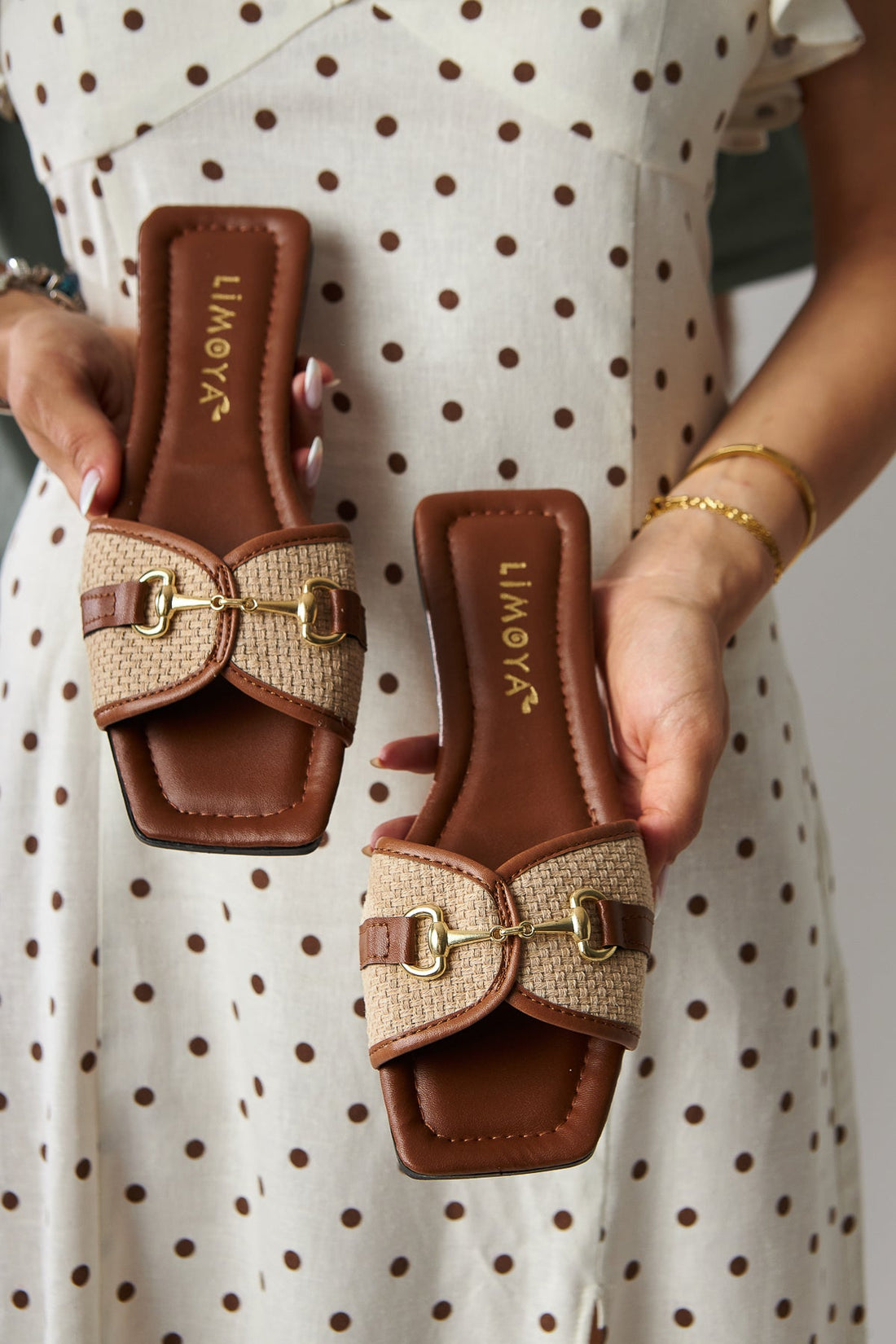 Elanor Taba Damen flache Hausschuhe mit Schnalle