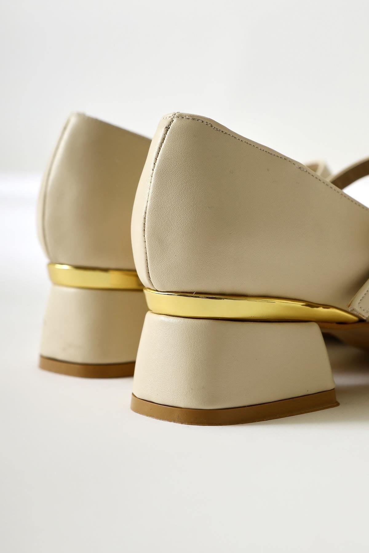 Abby Beige Quadratische Zehen Schnallen-Detail Freizeitschuhe