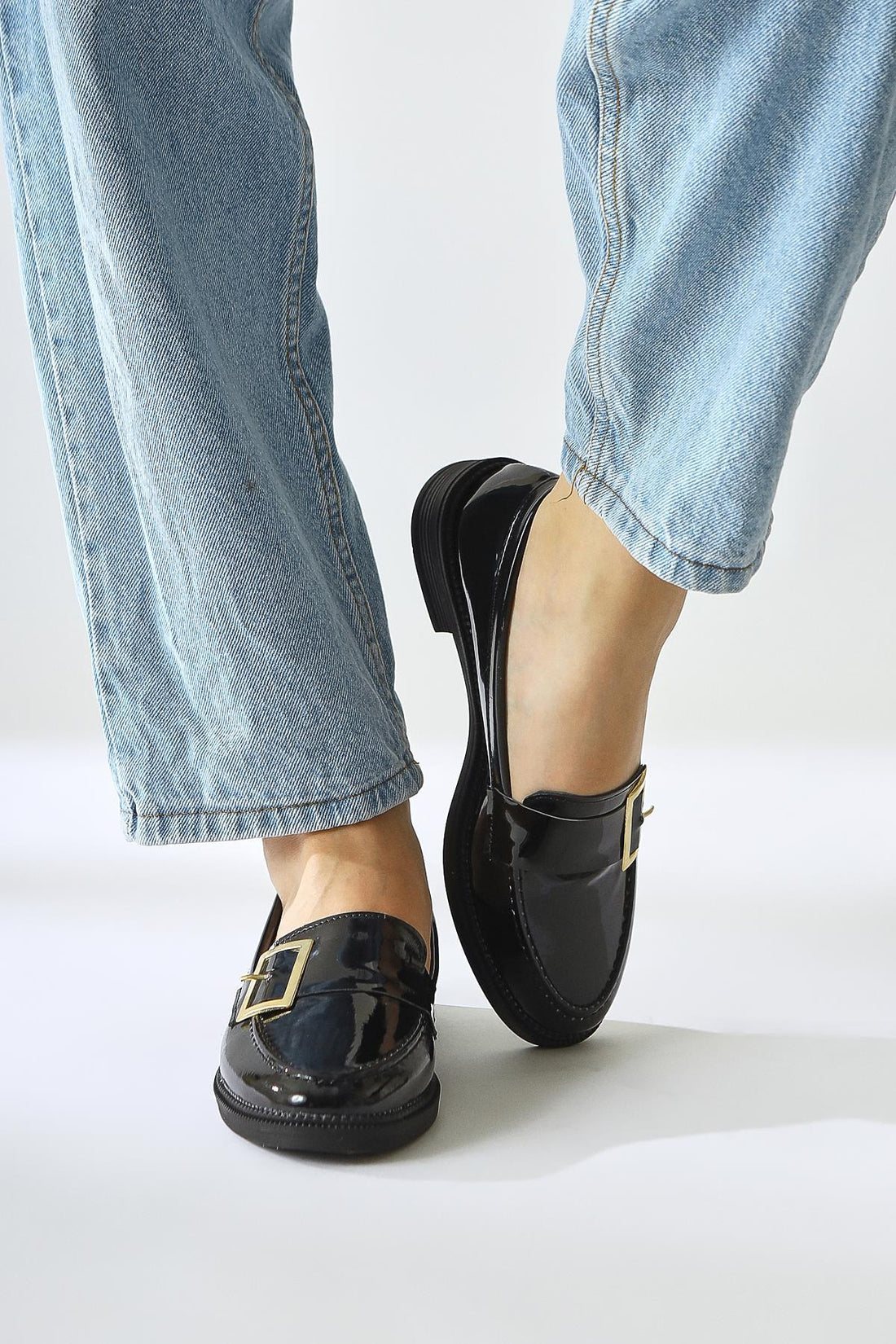 Arnesa Schwarze Lackleder Schnallen Detail Damen Schuhe