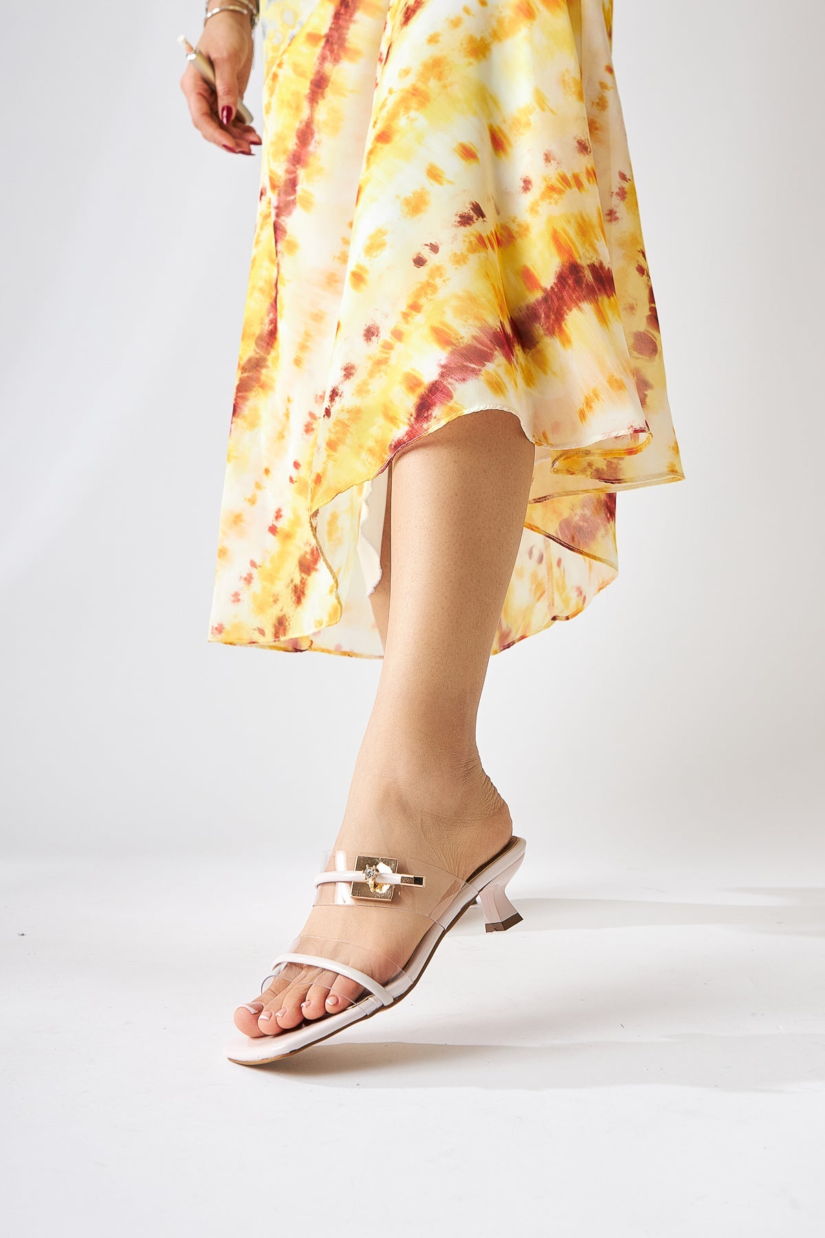 Silvi Beige Lackgeschnallte Damenpantoffel mit niedrigem Absatz