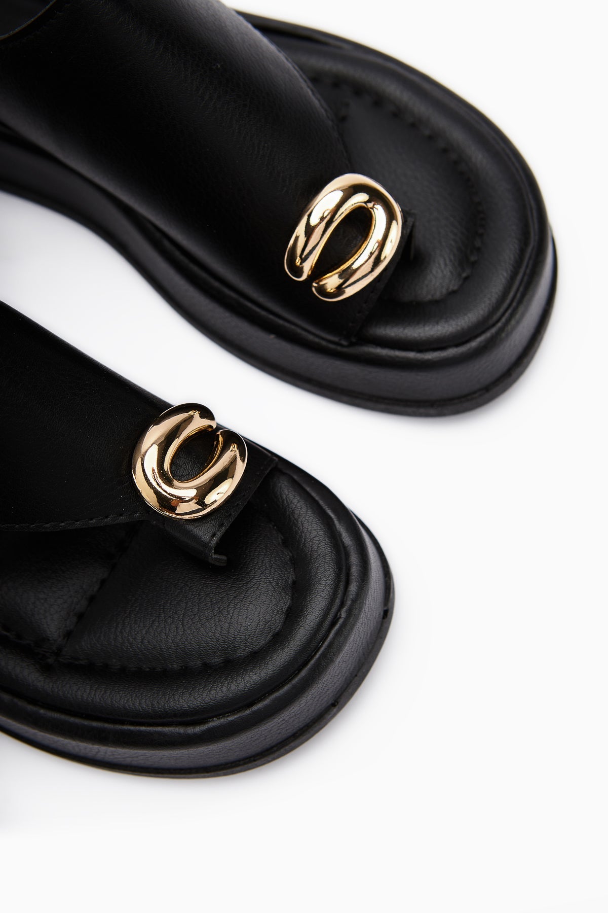 Troya Schwarze Zehensteg-Sandalen mit Schnalle für Damen