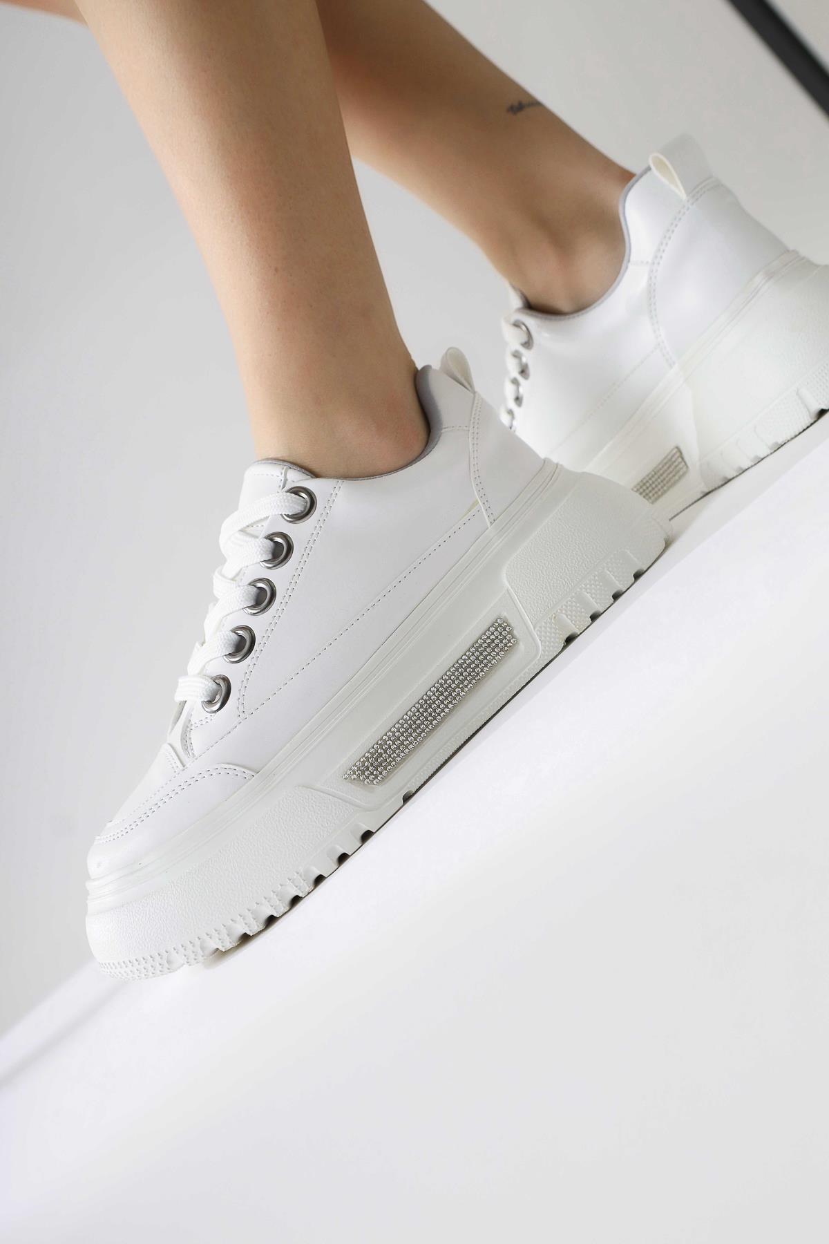 Rosella Beyaz Kalın Tabanlı Taş Detaylı Bağcıklı Sneakers