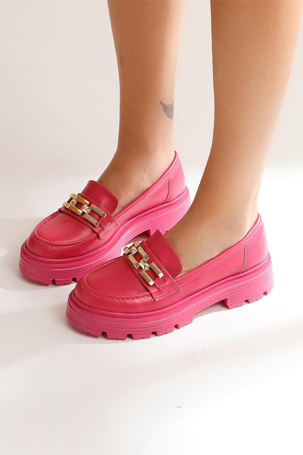 Benaz – Fuchsia Lederoptik Oxford mit Schnallen-Detail (Damen)